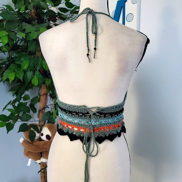 HANDCRAFTED Crochet Lace Up Halter Bralette Crop Top - Picture 3 of 9
